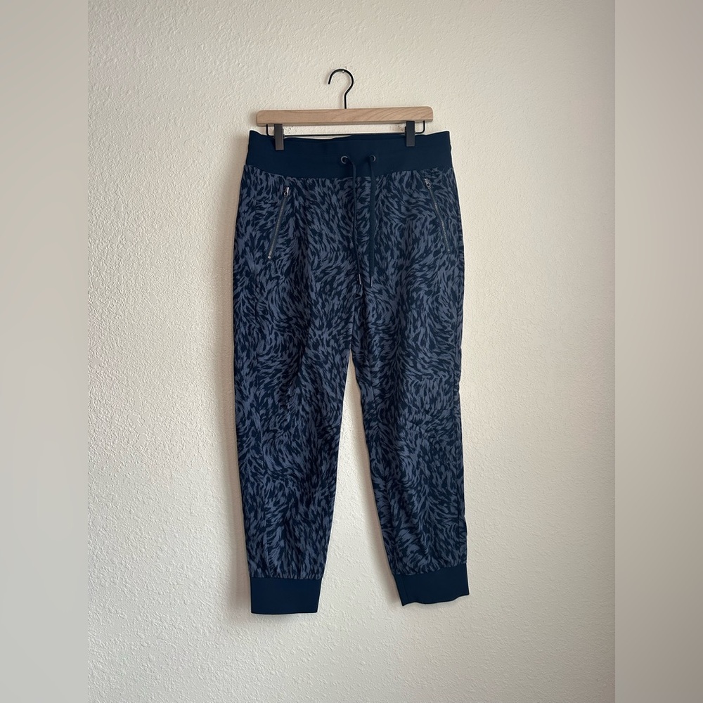 Athleta Trekkie North Printed Crop 23” Joggers Size 10T